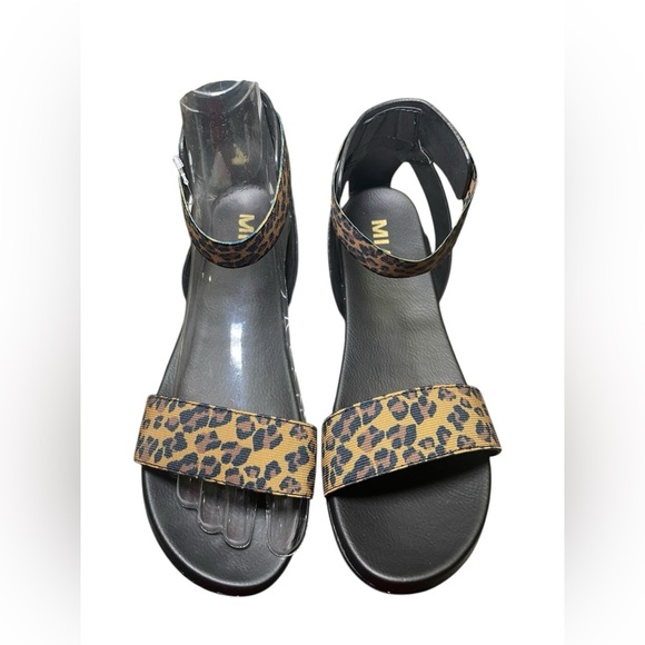 MIA Lydya Leopard Ankle Strap Flat Sandals Black Size 7.5 NIB - Picture 2 of 7